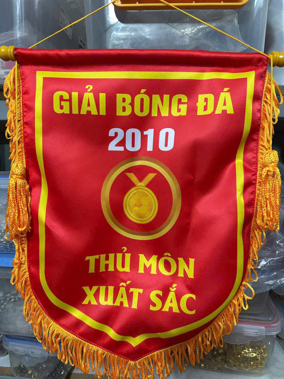 Cờ lưu niệm bóng đá hình lá đề