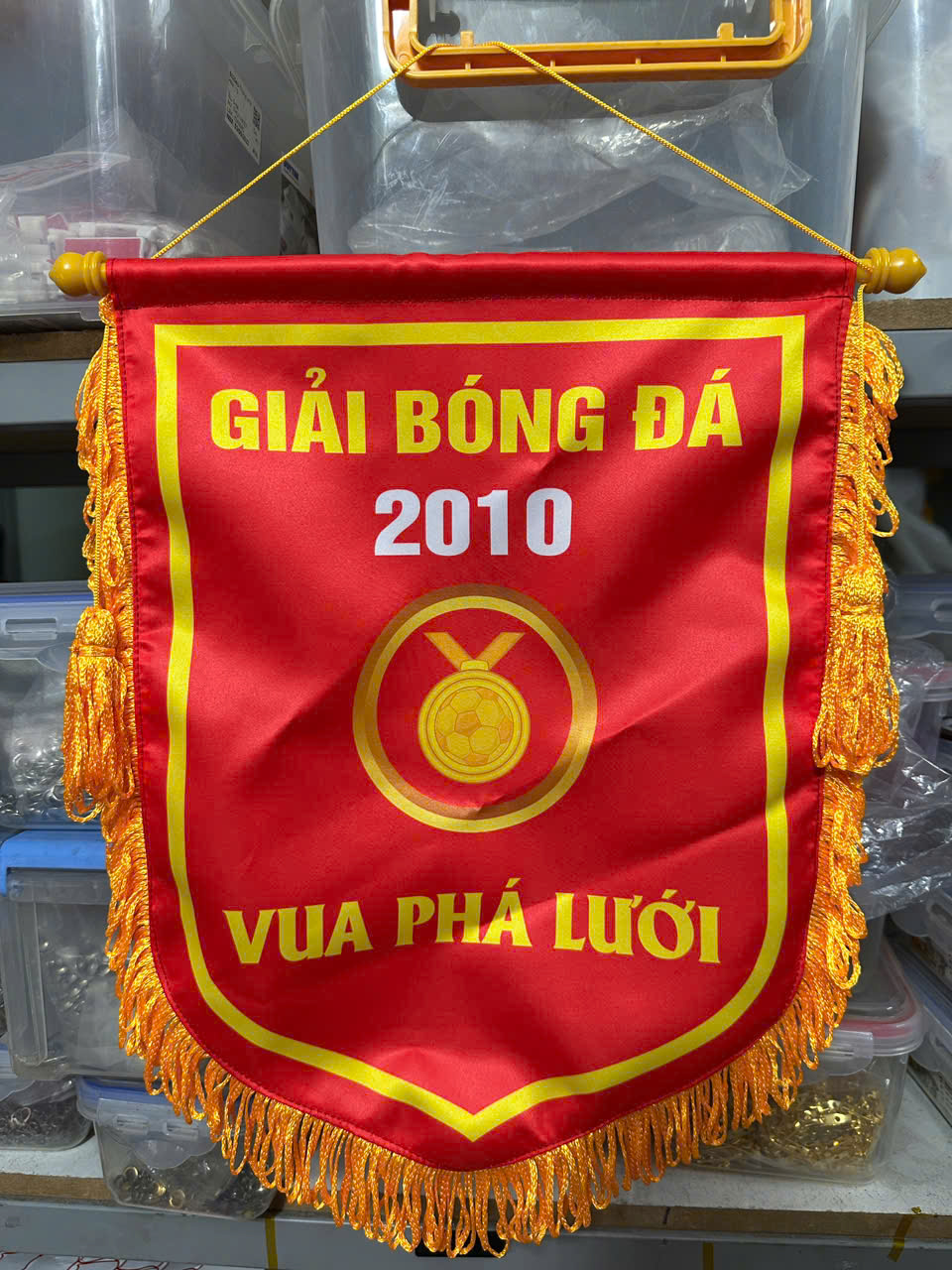 Cờ lưu niệm giải giao hữu bóng đá in theo yêu cầu