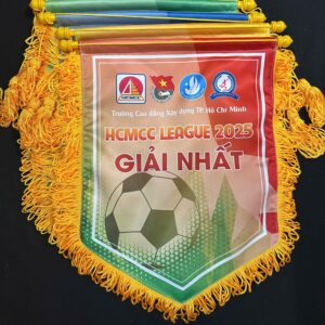 Hình ảnh cờ lưu niệm giải đá bóng