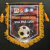 Cờ lưu niệm vua phá lưới đá bóng