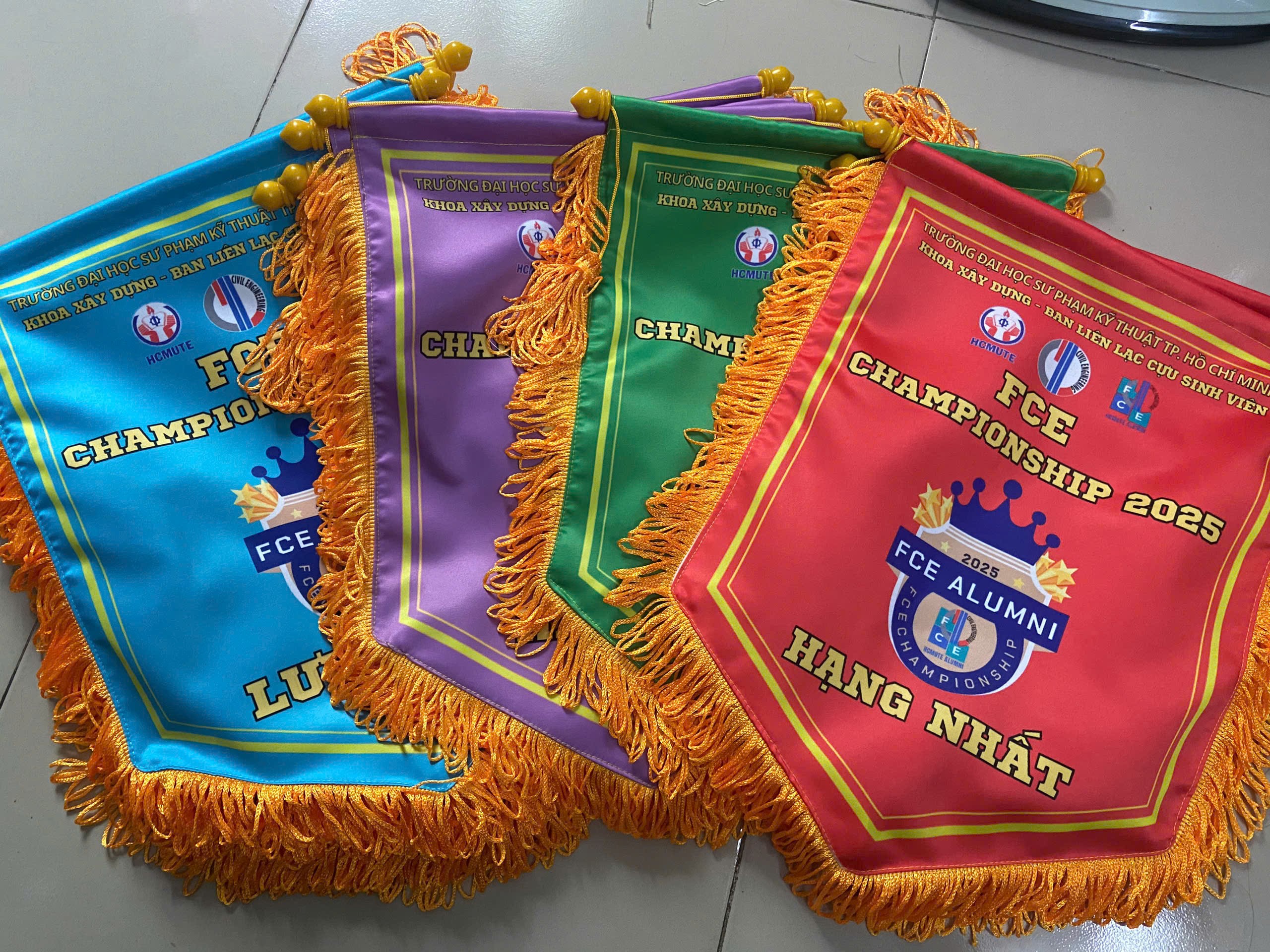 Cờ lưu niệm khoa trường học