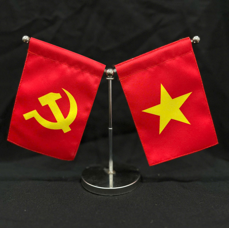 Cờ đôi để bàn