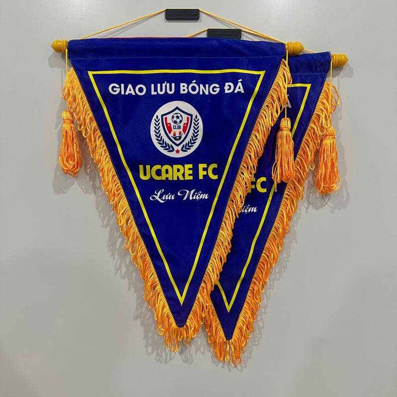 Cờ lưu niệm bóng đá hình tam giác
