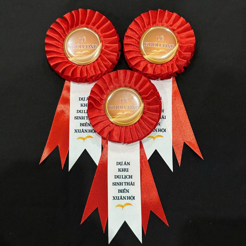 Hoa cài lễ khởi công dự án