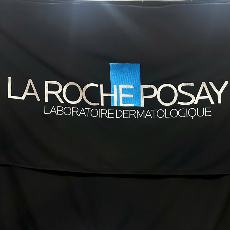 Khăn trải bàn thêu logo theo yêu cầu