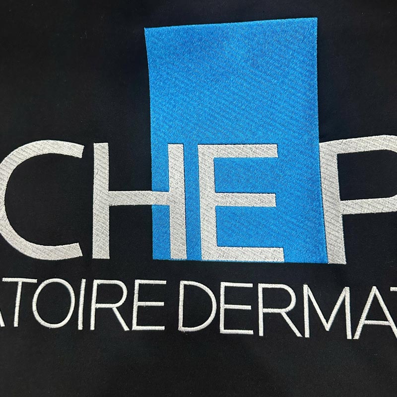 Khăn trải bàn thêu logo theo yêu cầu