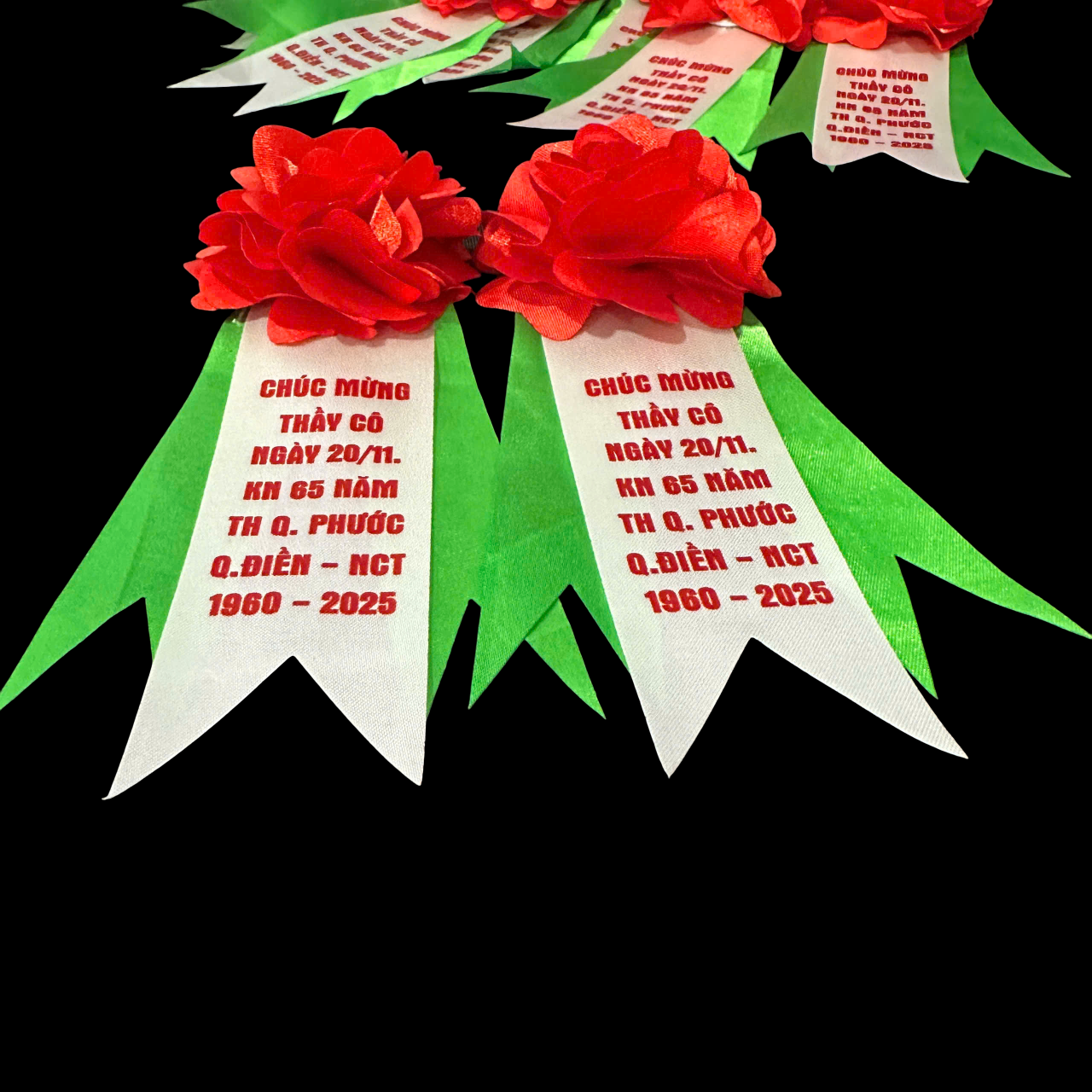 hoa-cai-ao-cho-thay-co-20-11 Hoa cài áo ngày Nhà giáo Việt Nam