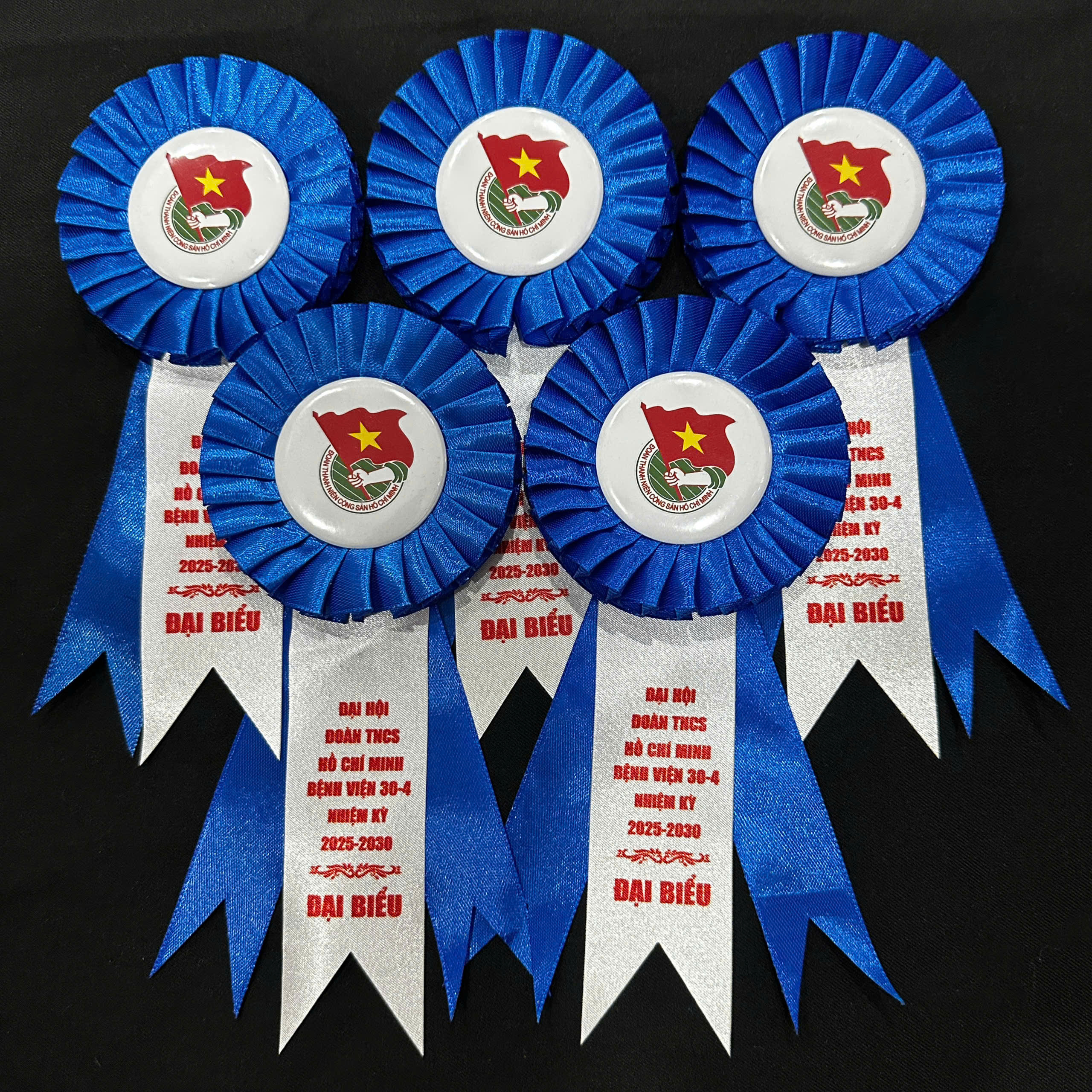 Hoa cài áo đại hội Đoàn Thanh niên