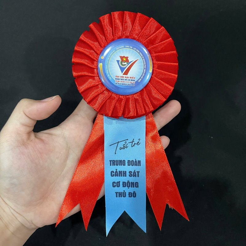 Hoa cài áo làm theo yêu cầu