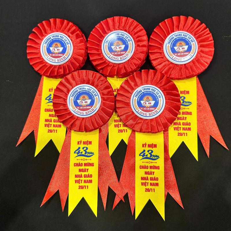 Hoa cài áo cho ngày Nhà giáo Việt Nam