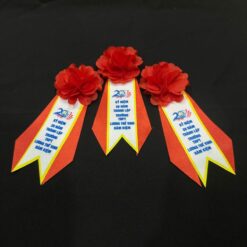 Hoa cài áo làm lễ kỷ niệm