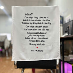 In tấm vải nội dung tưởng nhớ người thân trong đám cưới