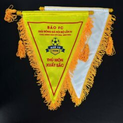 cờ tam giác giải đấu bóng đá đầu năm mới