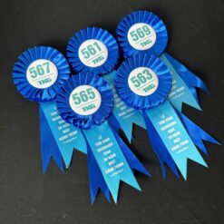 Hoa cài áo có số thứ tự cho sự kiện