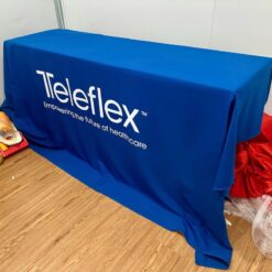 Khăn trải bàn thêu logo