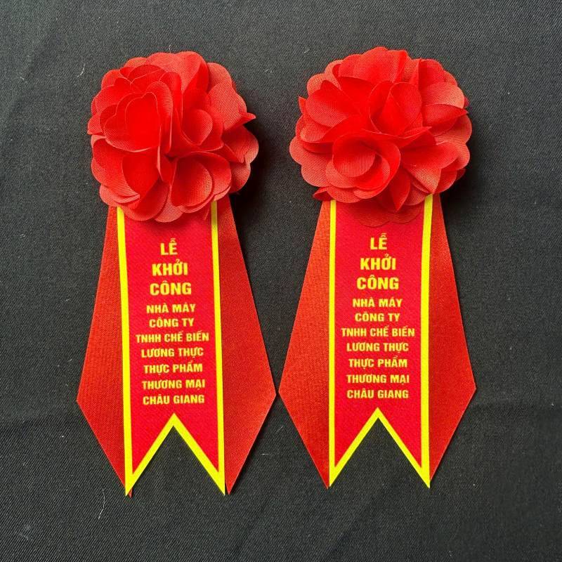 Hoa cài lễ khởi công nhà máy