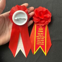 Ghim cài hoa chắc chắn, dễ sử dụng