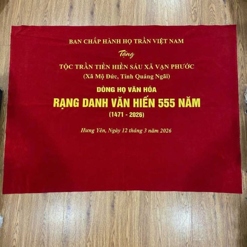 Bức trướng dòng họ cỡ lớn