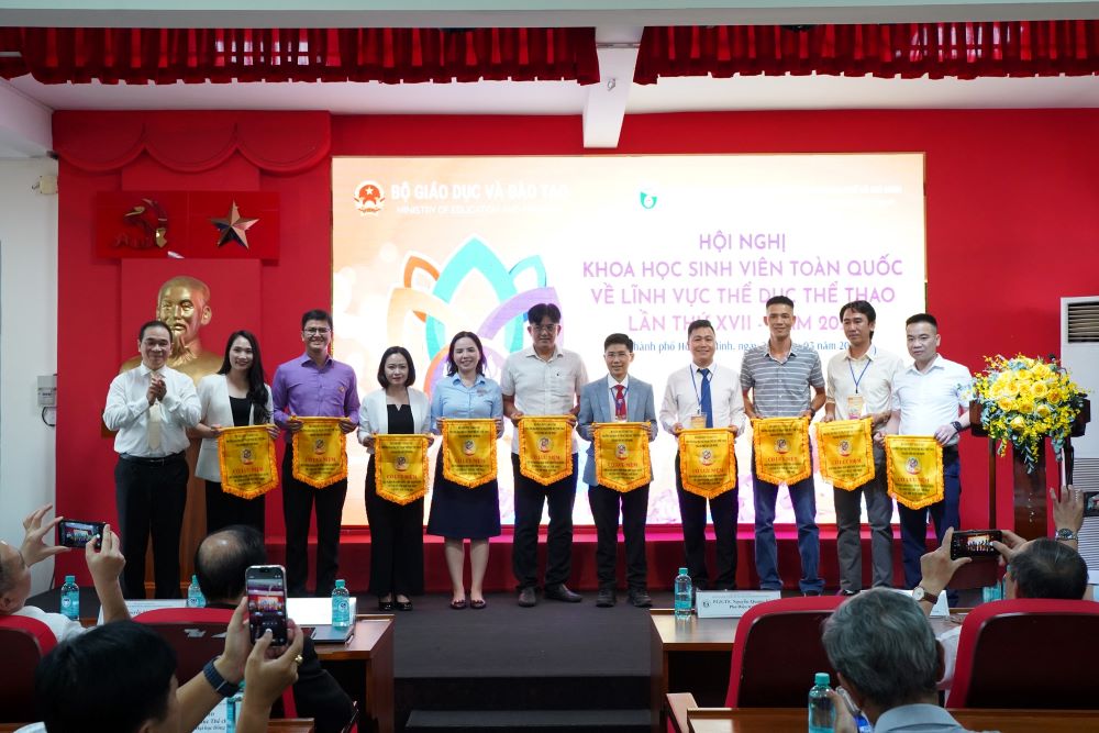 cờ lưu niệm đại hội thể dục thể thao