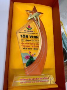 Kỷ niệm chương tôn vinh giáo viên
